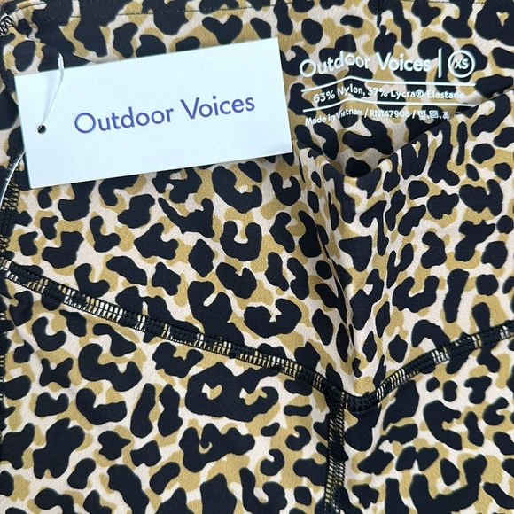 NWT Outdoor Voices Zoom 10” Short in Leopard - Picture 4 of 5